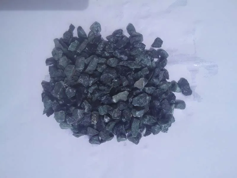 green-color-natural-stone-crushed-wet-chips