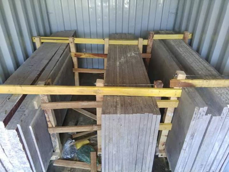 north-indian-cutter-size-granite-polished-slabs-wooden-pallet-packaging-in-container