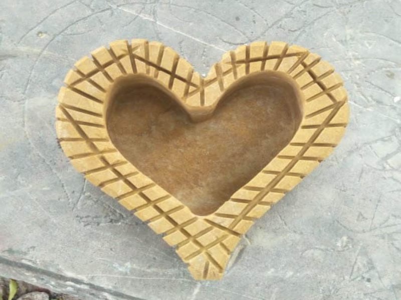 yellow-bird-bath-sandstone-articles