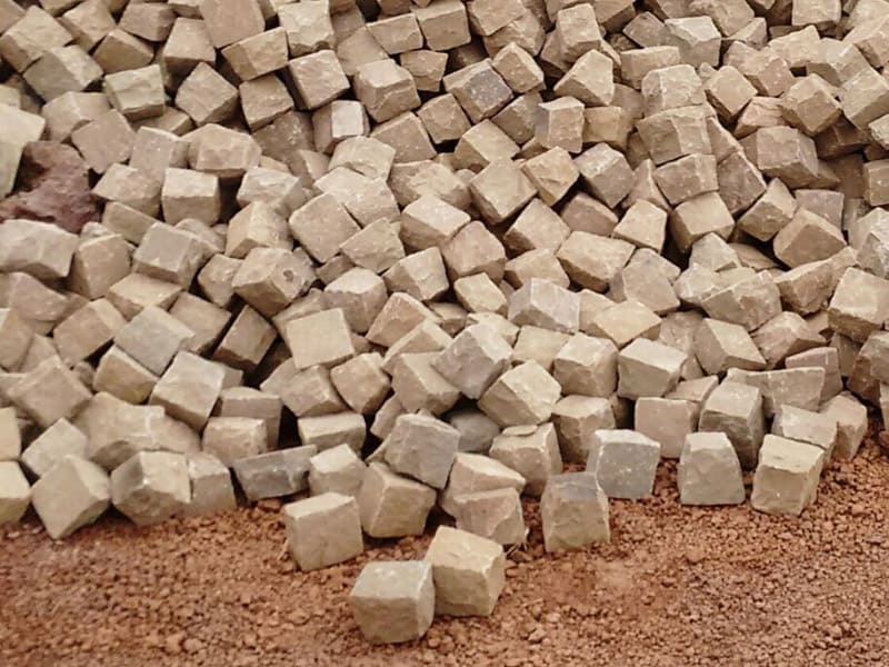 dholpur-biege-sandstone-natural-tumbled-cobble-stones-manufacturer-exporter-supplier-wholesaler-buyer-trader-importer