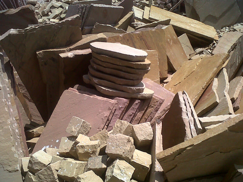 yellow-color-sandstone-natural-tumbled-cobbles-at-cheap-price-stones-from-india-outdoor-landscaping-masonry-material