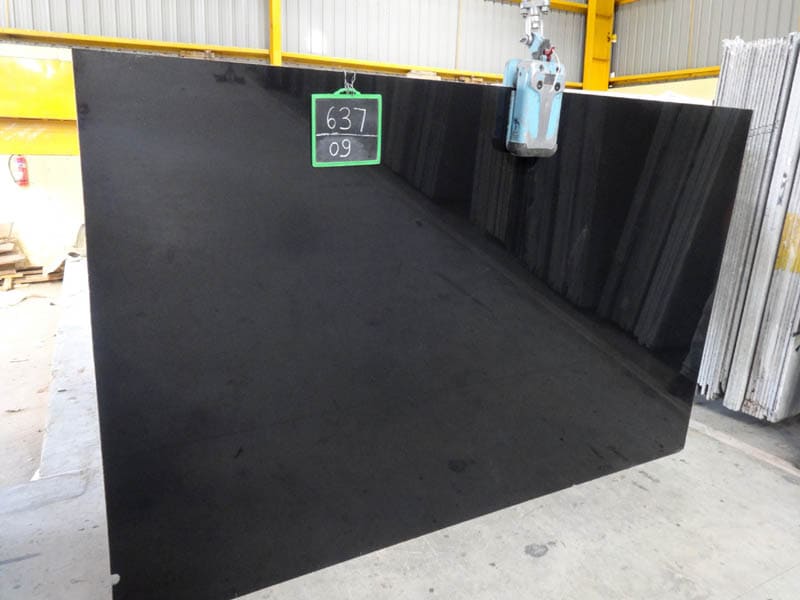 jet-black-granite-polished-gangsaw-size-slabs