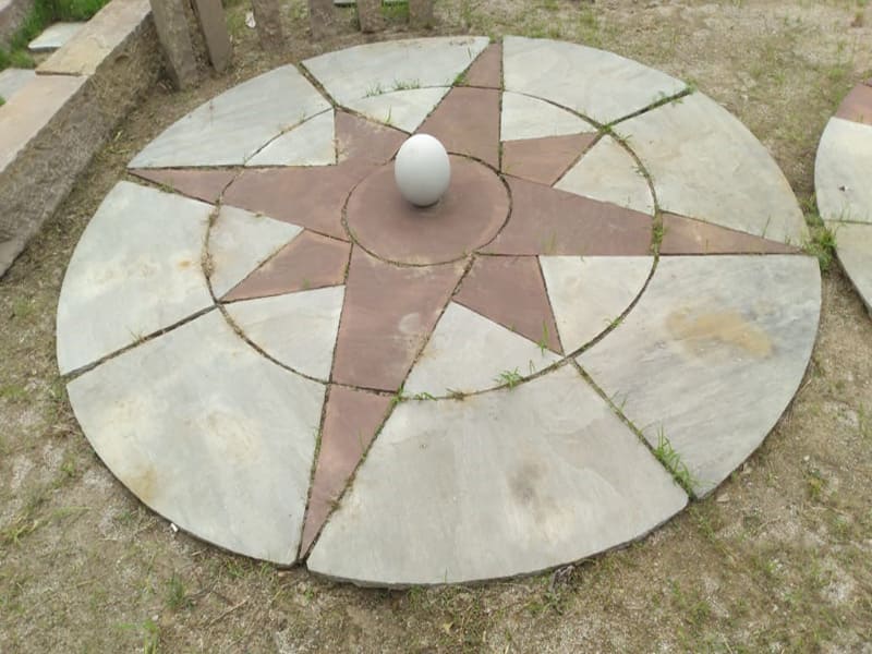 dholpur-beige-chocolate-sandstone-garden-circle