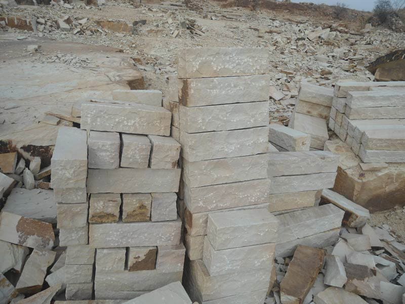 autumn-brown-sandstone-palisades