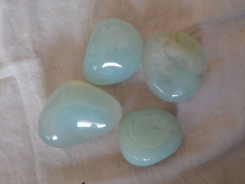 aqua-colour-shiny-polished-onyx-tumbled-multi-purpose-pebbles-premium-quality-natural-stones-trader