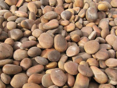 brown-river-natural-indian-pebbles-boulder-rock-pathway-outdoor-garden-decor-stones-exporter-supplier-trader