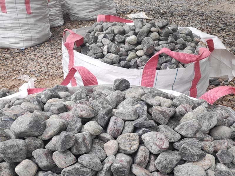 forest-green-jumbo-size-pebble-stones-bags-packing-per-ton-loading-pictures-export-purpose