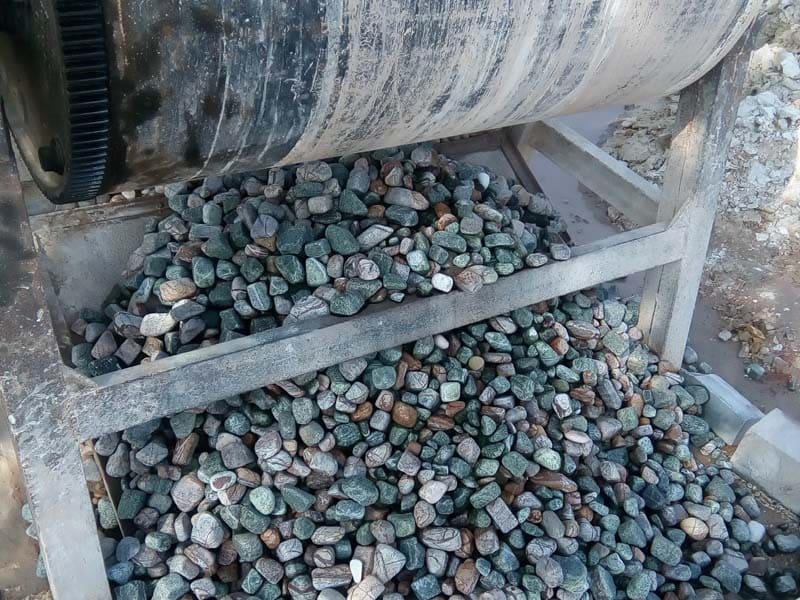 forest-green-tumbled-marble-natural-rock-pebbles-house-garden-river-side-outdoor-stones-photos