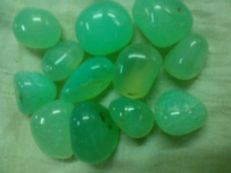 parrot-green-color-polished-onyx-tumbled-smooth-round-pebble-garden-green-yard-office-home-decor-stones