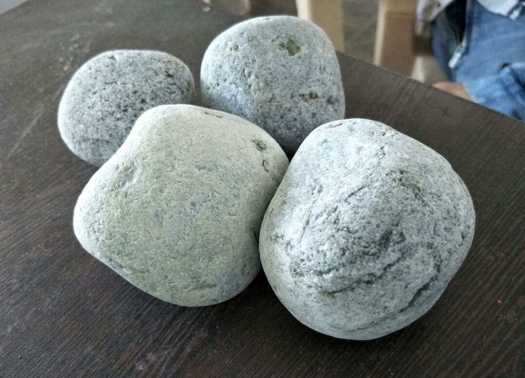 green-marble-tumbled-stone-pebbles-garden-landscape-rough-finish-look-supplier-exporter-wholesaler-trader