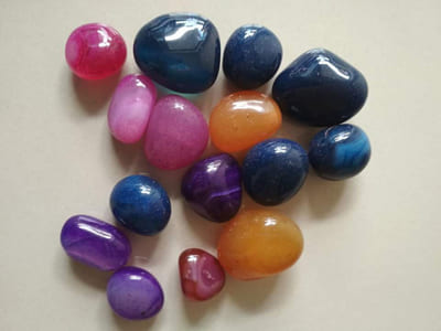 mix-color-onyx-polished-pebbles-semi-precious-decorative-stones-indoor-outdoor-home-decor-garden-landscaping-exporter-supplier-manufacturer