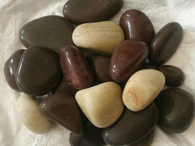 mixed-color-indian-polished-small-medium-size-natural-river-pebbles-outdoor-garden-home-decorative-landscaping-stones-exporter-supplier-trader-manufacturer