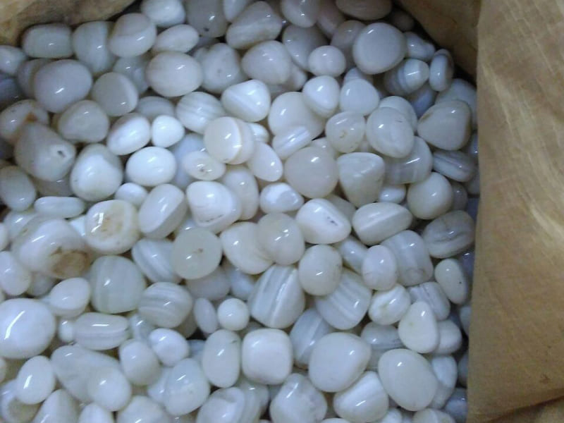 white-colour-shiny-polished-finish-onyx-mineral-rocks-stones-pool-side-pathway-fountain-decoration-purpose