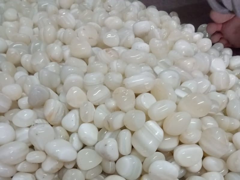 white-onyx-big-jumbo-size-polished-pebbles-natural-boulder-stones-machine-tumbled-smooth-round-finish-rocks