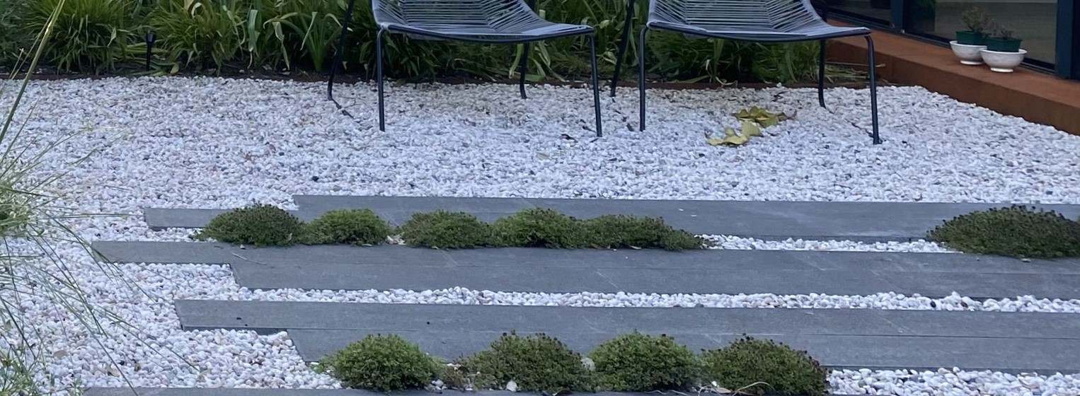 White pebble garden with stone stepping paths